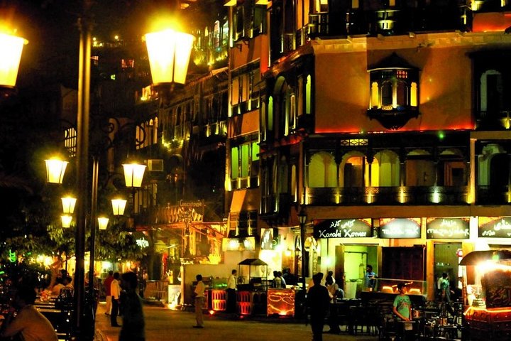 Lahore's Complete Night Food Tour: Local Culinary Experience