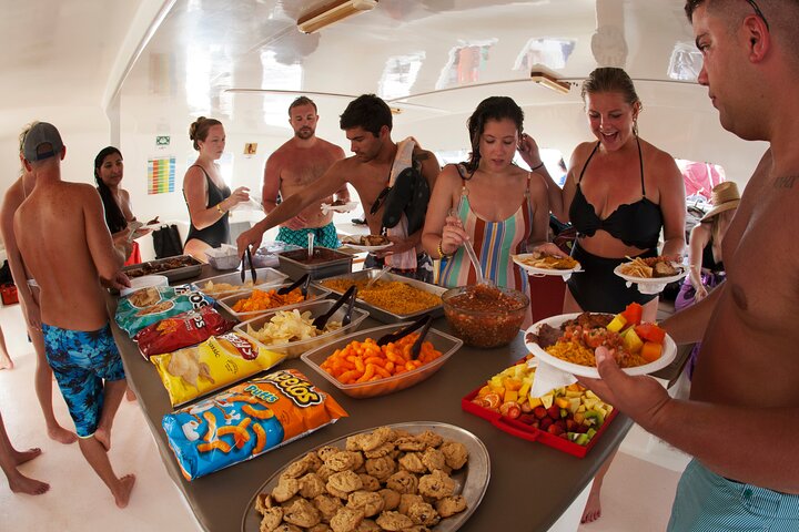 Catamaran Snorkel Sunset Cruise from Tamarindo or Playas del Coco