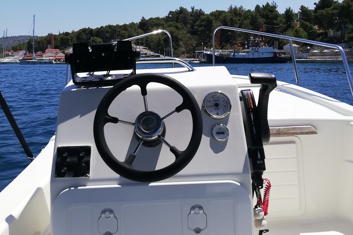 Explore by Betina boat West side of island Brac and Bobovisca