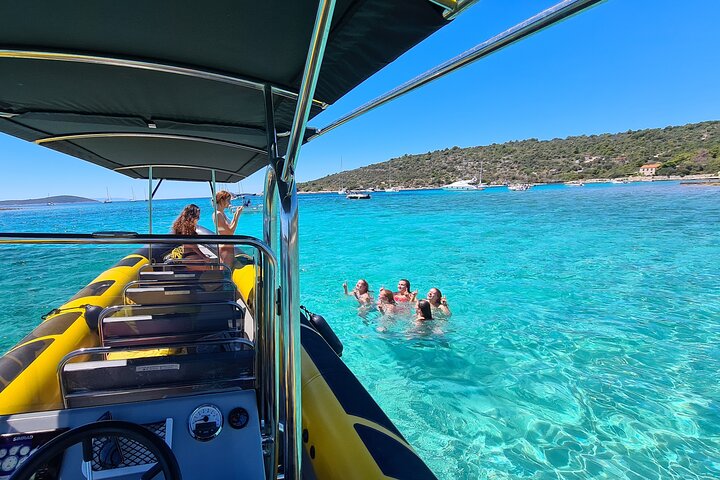 Blue cave & Hvar, 5 islands speed boat tour, luxuy seats in shade