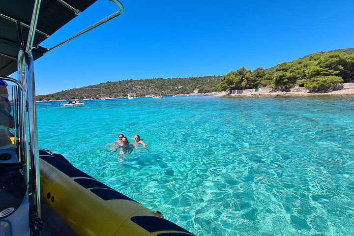 Blue cave & Hvar, 5 islands speed boat tour, luxuy seats in shade