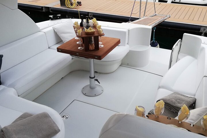 Private Cruise to Ischia and Procida - Yacht 40'
