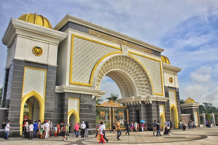 Kuala Lumpur Grand Full Day Guided Tour with 25 Attractions (SIC)