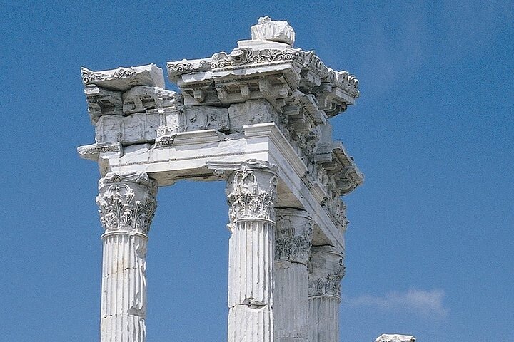 Private Transfers İzmir City or Adnan Menderes Apt to/from Pergamon Antic City