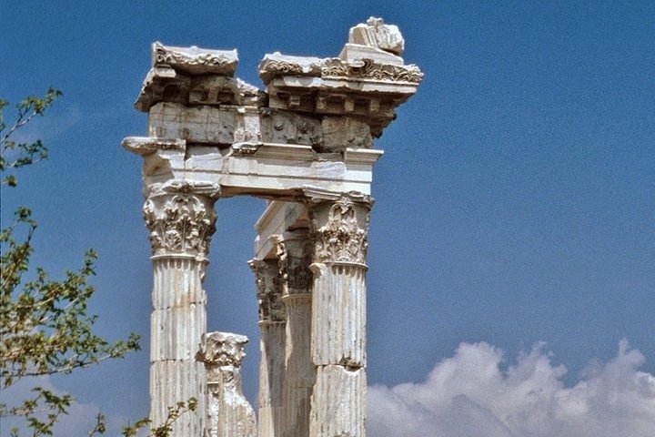 Private Transfers İzmir City or Adnan Menderes Apt to/from Pergamon Antic City