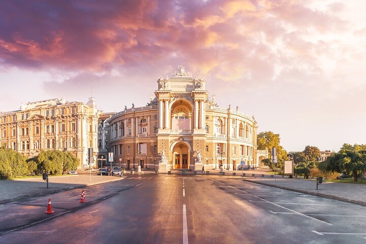 Romantic walking tour in Odessa