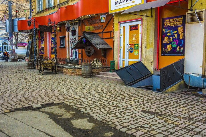 Romantic walking tour in Odessa