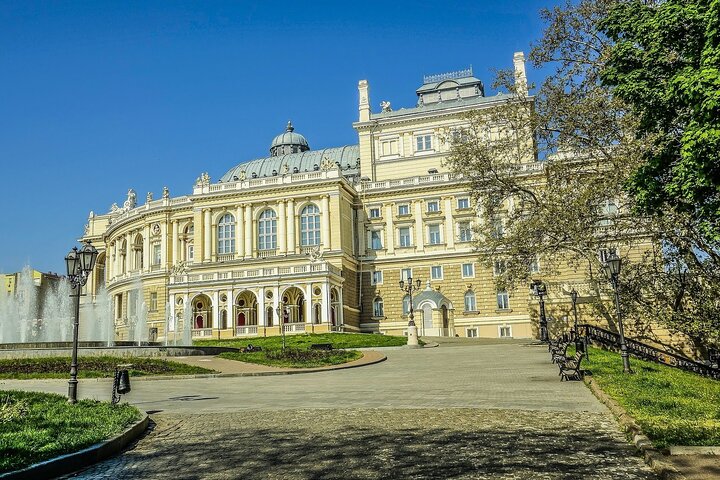 Romantic walking tour in Odessa
