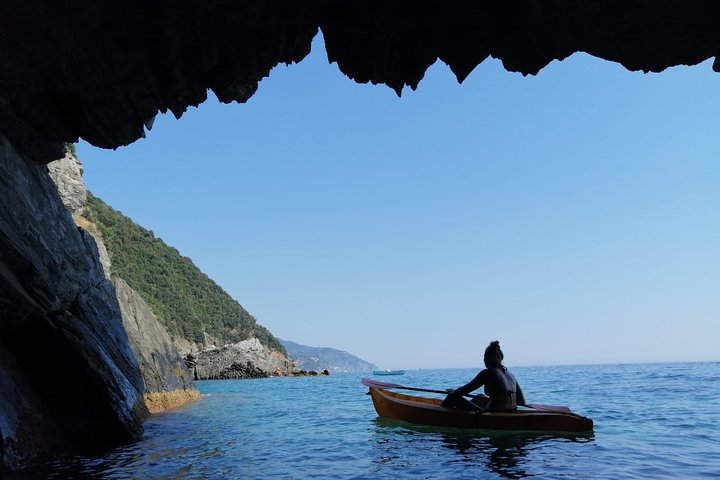 Kayak experience with Carnassa Tour in Cinque Terre + Snorkeling