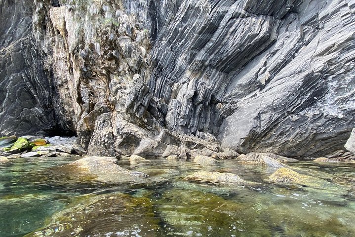 Kayak experience with Carnassa Tour in Cinque Terre + Snorkeling