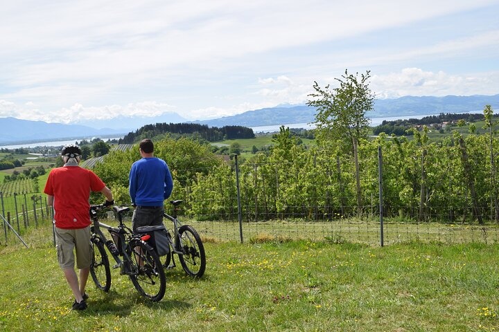 Bicycle tour to Friedrichshafen with a visit to the Zeppelin & Dornier Museum