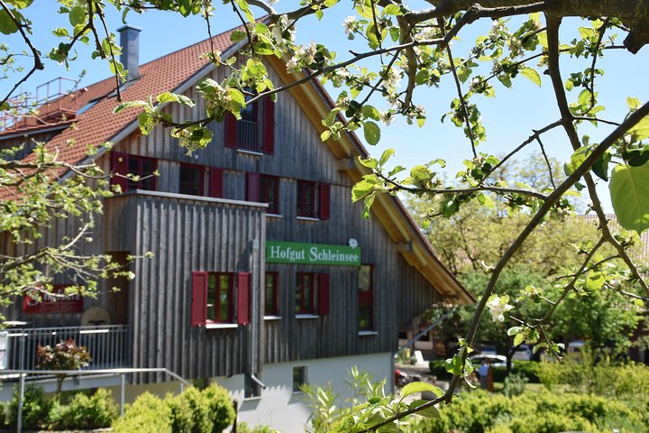 Bicycle tour to Friedrichshafen with a visit to the Zeppelin & Dornier Museum