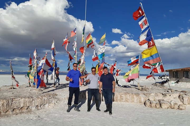 Private 1D 1N Trip from La Paz to Uyuni Salt Flats by Air.