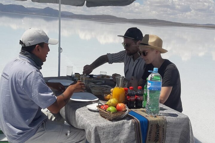 Private 1D 1N Trip from La Paz to Uyuni Salt Flats by Air.