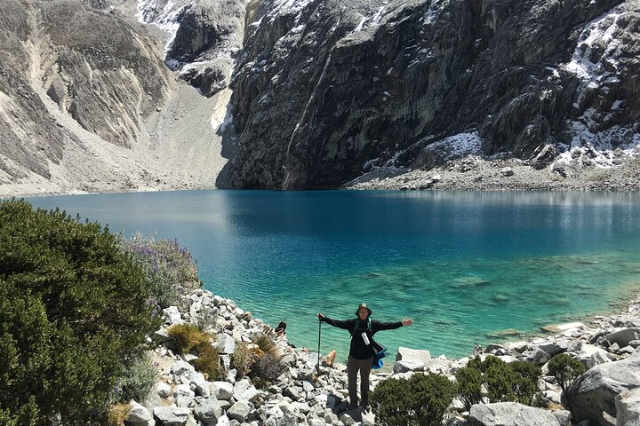 Trekking to Laguna 69