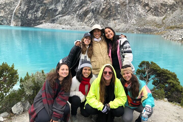 Trekking to Laguna 69