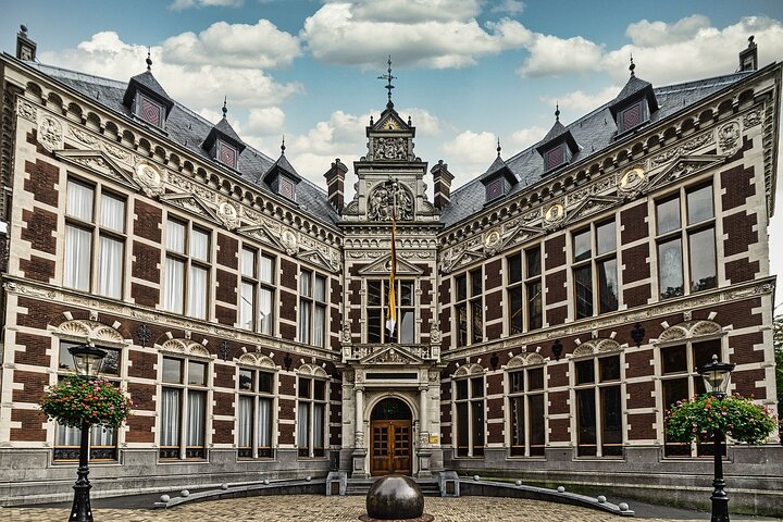 Utrecht Private Walking Tour With A Professional Guide
