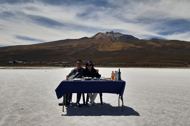 Luxury Uyuni Salt Flats 3D 2N Tour From La Paz by Air
