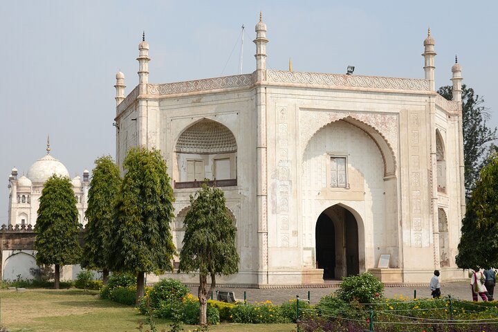 Highlights of Aurangabad (Guided Half-Day City Sightseeing Tor by Car)