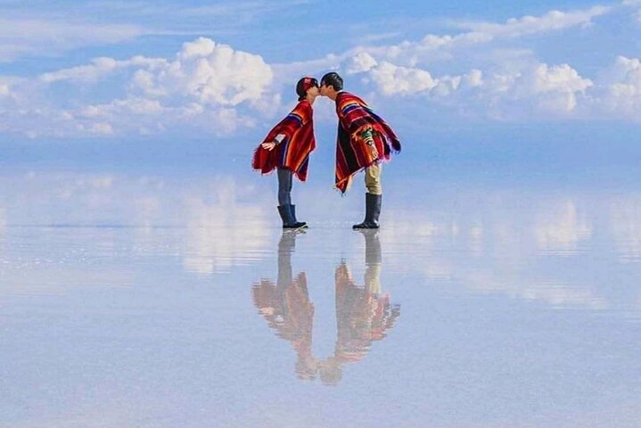 Private 1D 1N Trip from La Paz to Uyuni Salt Flats by Air.