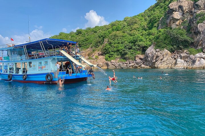 Snorkel Trip to Koh Nangyuan and Bays of Koh Tao By The Oxygen