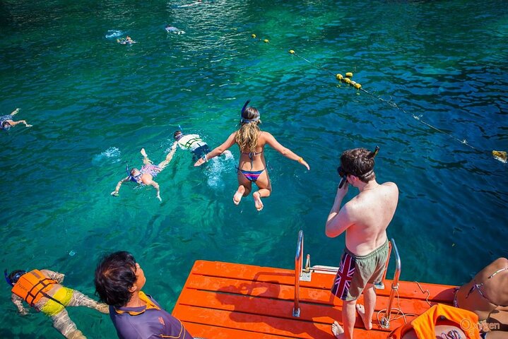 Snorkel Trip to Koh Nangyuan and Bays of Koh Tao By The Oxygen