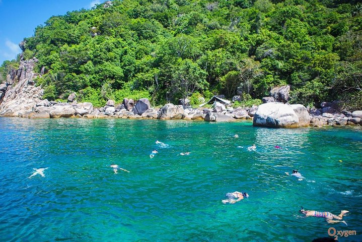 Snorkel Trip to Koh Nangyuan and Bays of Koh Tao By The Oxygen