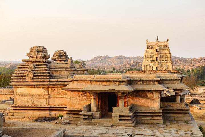 Alternate Walk along Tungabhadra with Coracle ride (2 Hours Guided Walking Tour)