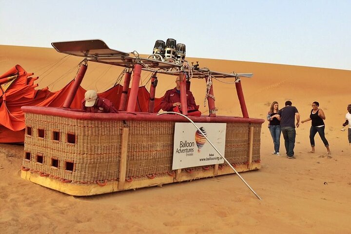 Hot Air Balloon Ride With Gourmet Breakfast and Falcon Show
