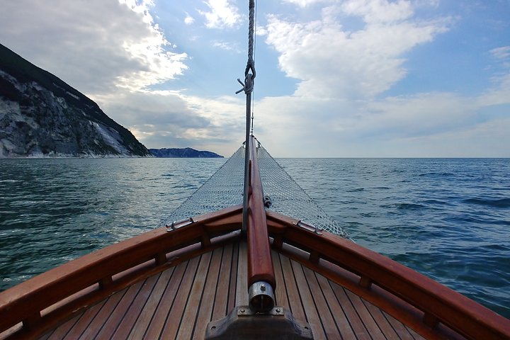 Private Traditional Sailboat Tour of the Conero Riviera