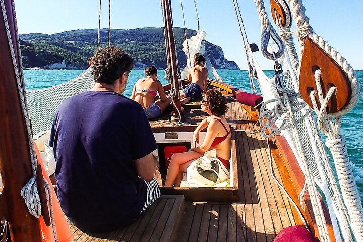 Private Traditional Sailboat Tour of the Conero Riviera