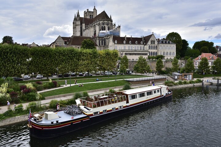 Touristic highlights of Auxerre a Private half day tour (4 Hours) with a local