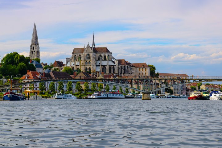 Touristic highlights of Auxerre a Private half day tour (4 Hours) with a local