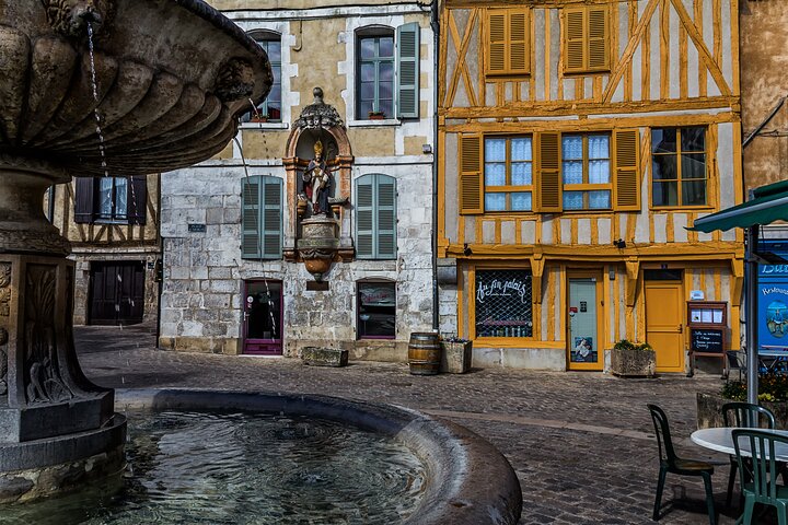 Touristic highlights of Auxerre a Private half day tour (4 Hours) with a local