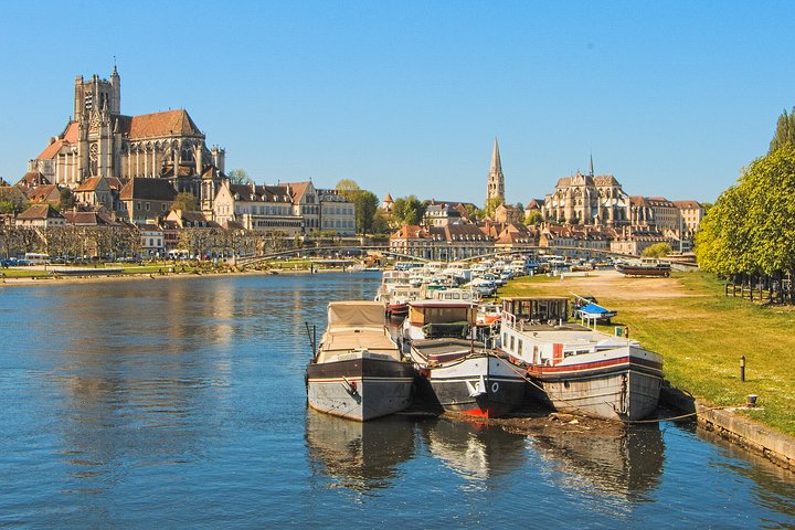 Touristic highlights of Auxerre a Private half day tour (4 Hours) with a local