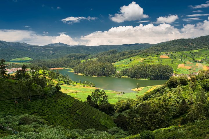 Touristic Highlights of Ooty (Guided Full Day City Sightseeing Tour by Car)