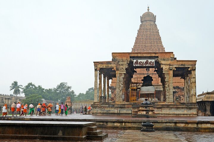 Day Trip to Thanjavur (Guided Sightseeing Tour by Car from Madurai)