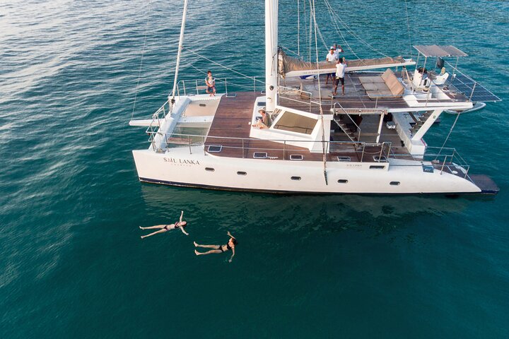 Yacht Tour to Delft Island
