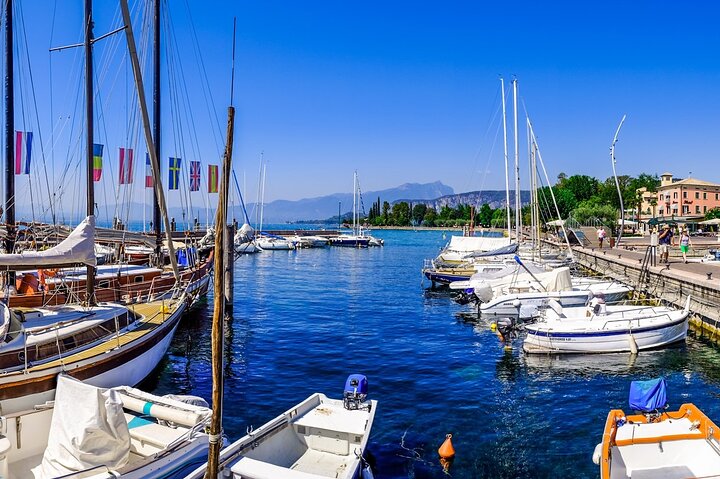 Castles boat tour with Bardolino wine tasting and nibbles