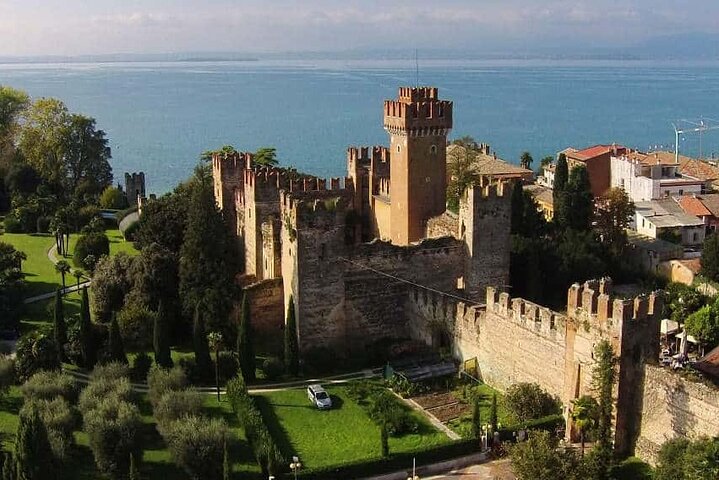 Castles boat tour with Bardolino wine tasting and nibbles