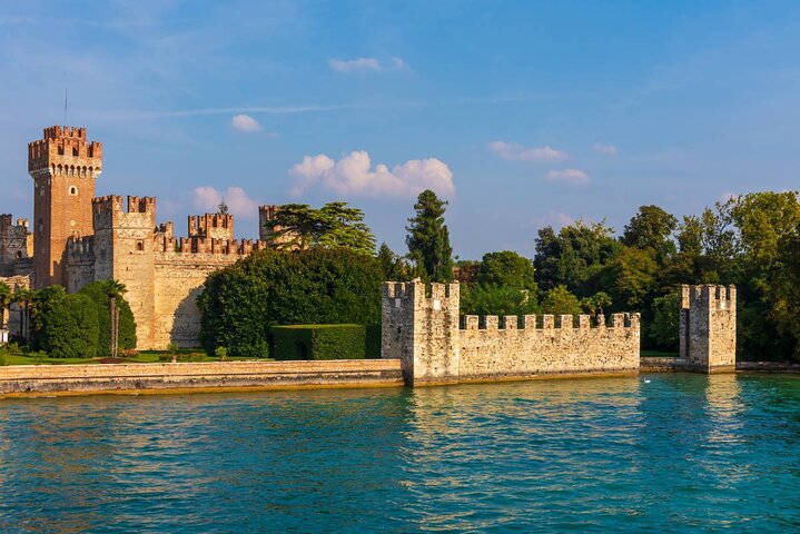 Castles boat tour with Bardolino wine tasting and nibbles