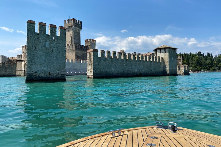 Castles boat tour with Bardolino wine tasting and nibbles
