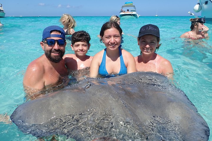 Starfish Point, Stingray City & Coral Garden (3-STOP Adventure)