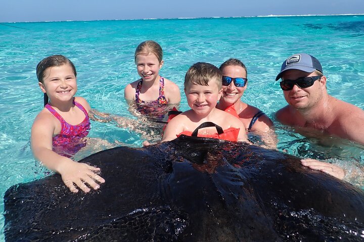 Starfish Point, Stingray City & Coral Garden (3-STOP Adventure)