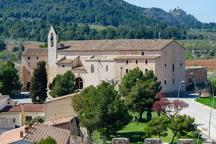 Touristic highlights of Montblanc on a Private half day tour with a local