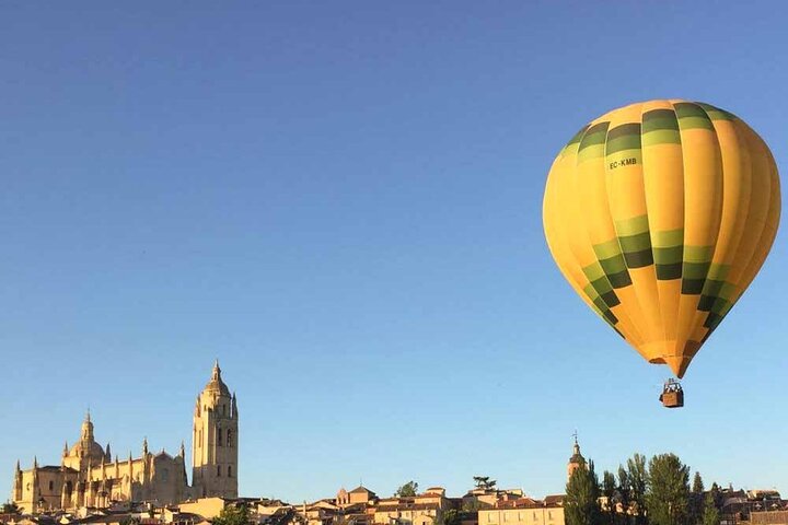 Hot Air Balloon over Segovia with Optional Transfers from Madrid