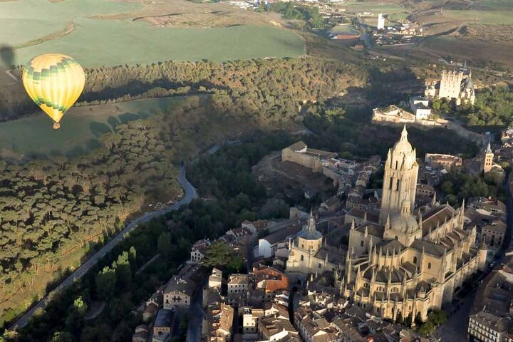 Hot Air Balloon over Segovia with Optional Transfers from Madrid