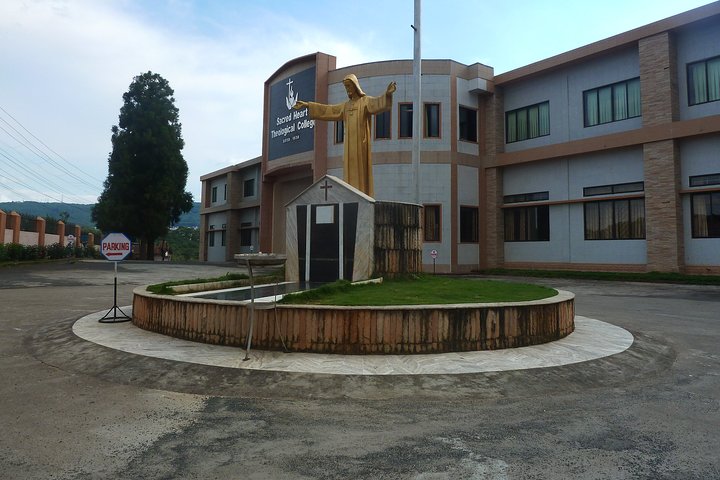 Best of Shillong (Guided Halfday Sightseeing Tour by Car)