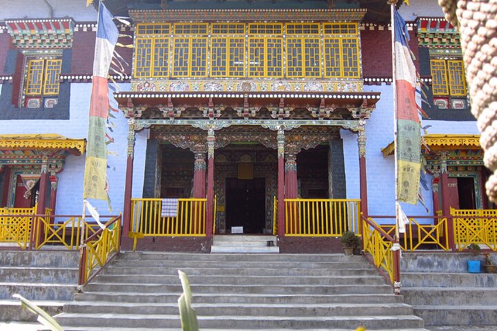 Best of Pelling (Guided Halfday Sightseeing Tour by Car)