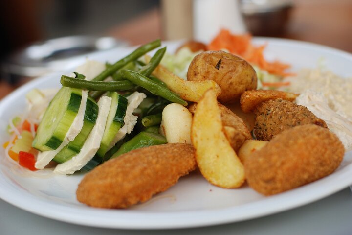 Pelling Food Crawl (2 Hours Guided Local Food Tasting Tour)